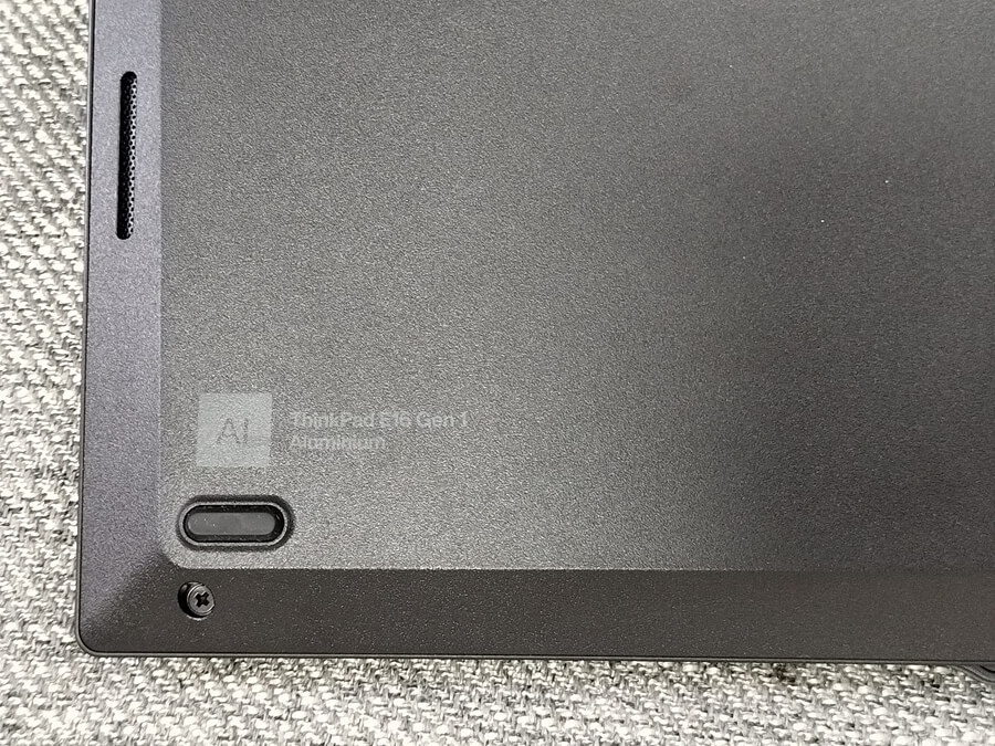 ThinkPad E16 Gen 1裏面イメージ