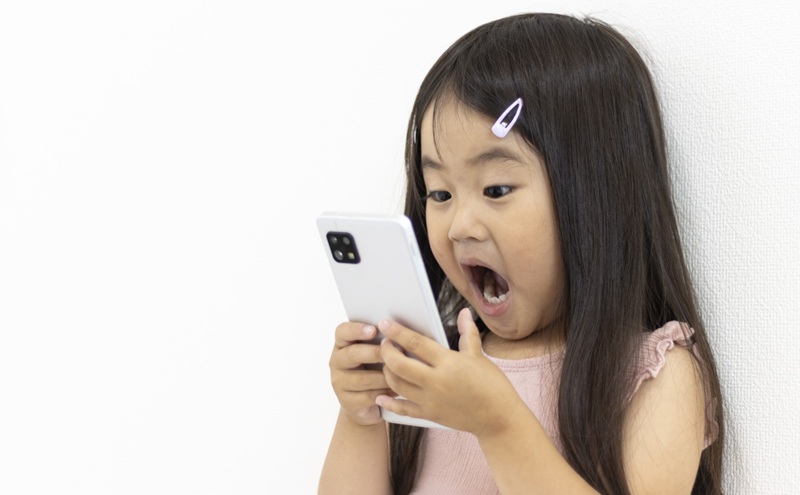 楽天モバイルの通信費を見て驚く人の画像