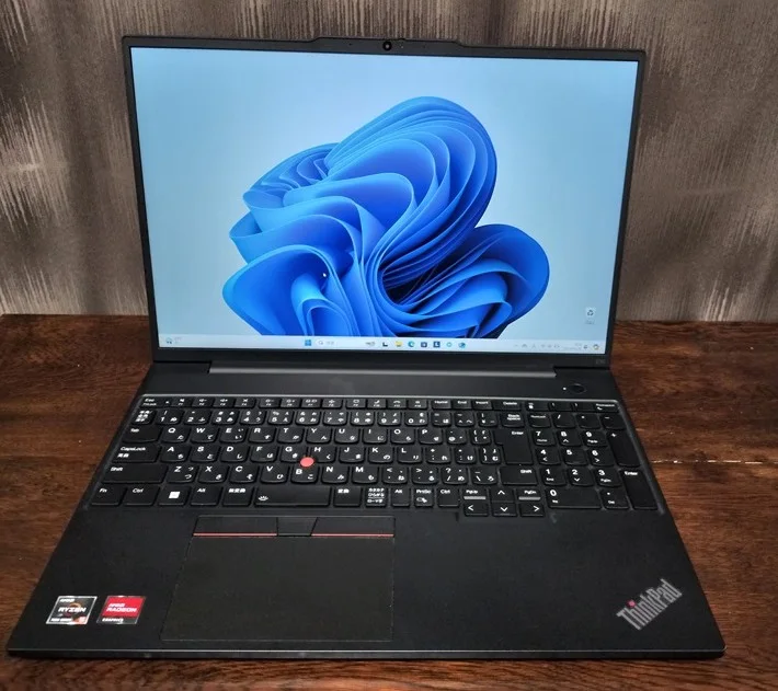 個人所有のThinkPad E16 Gen1モデル