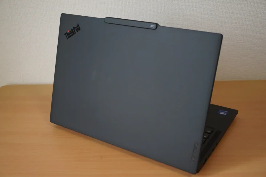 ThinkPad X13 Gen 6 背面写真
