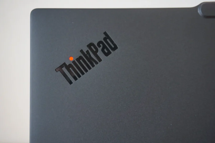 ThinkPad X13 Gen 6 ロゴズームアップ写真